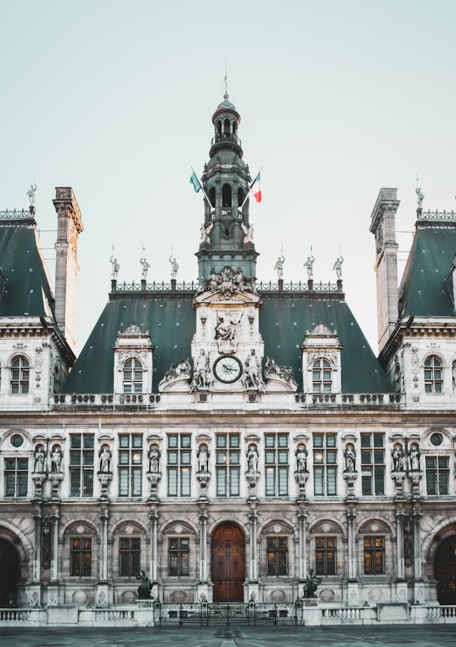 パリ市庁舎】Hôtel de Ville：観光ガイド｜歴史、アクセスなど